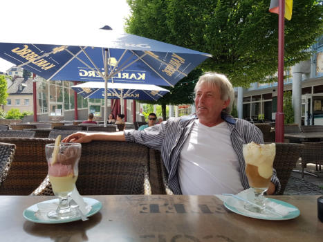 Monsieur und sein Eis